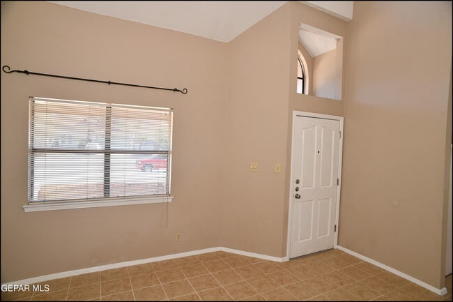 Building Photo - 813 Knorr Pl