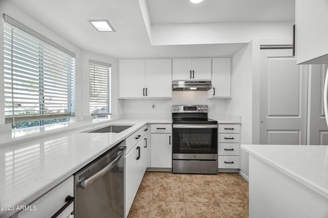 Building Photo - 220 N 22nd Pl