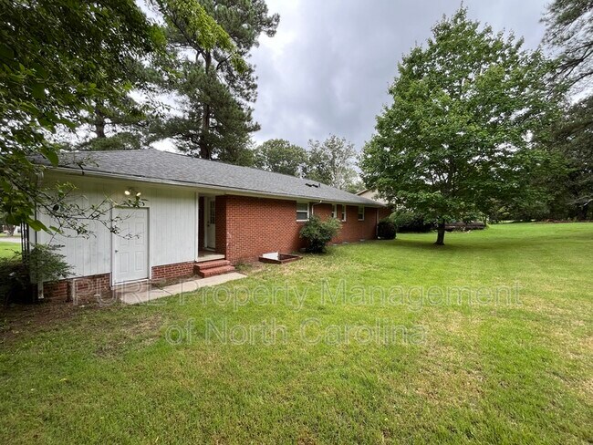 Building Photo - 4304 Wedgewood Dr