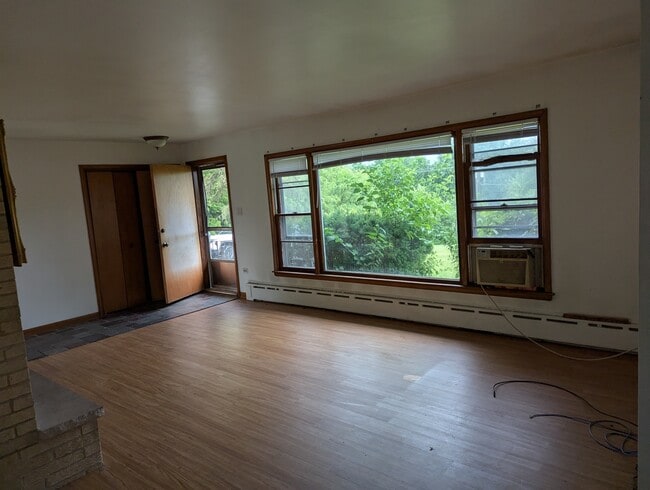 Building Photo - 219 W 79th St