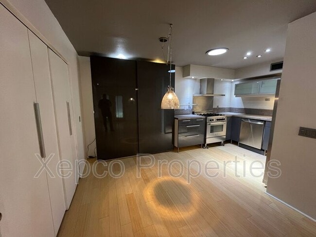 Building Photo - 2961 Sunflower Cir W
