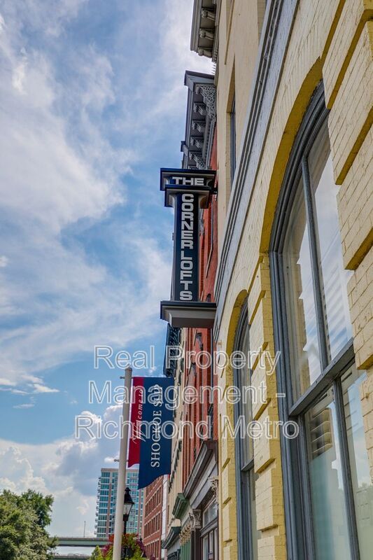 Building Photo - 1321 1/2 E. Main St.