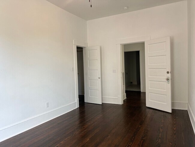Building Photo - Southern Charm at its Best!!!