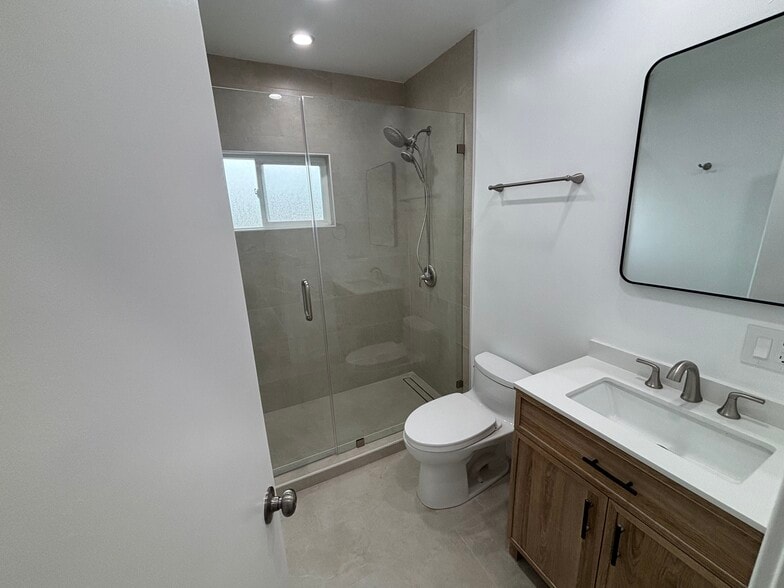 Building Photo - 620 Brittania St