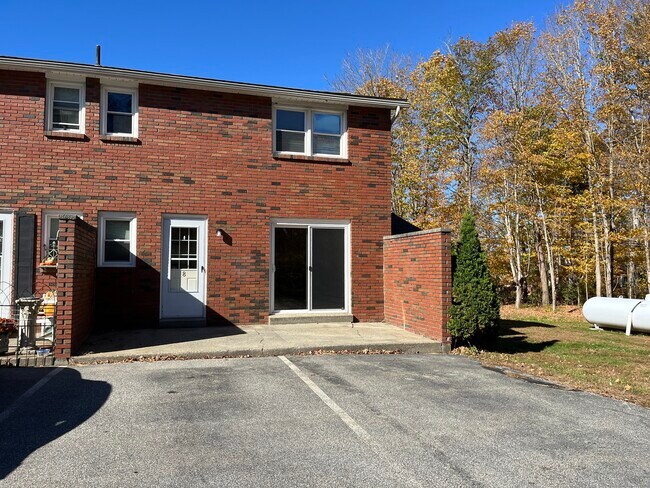 Building Photo - 616 Norwich Ave