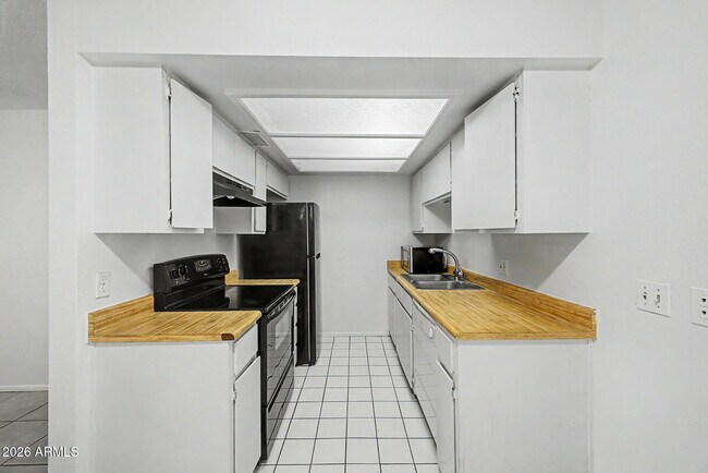 Building Photo - 2931 E Beck Ln