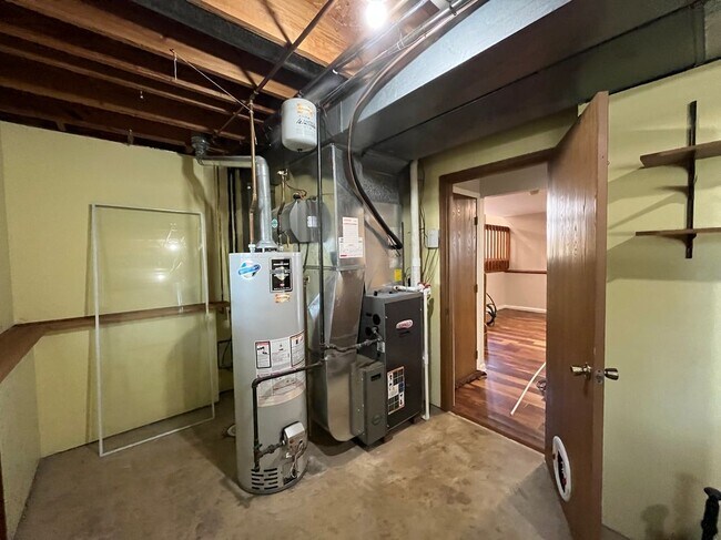 Building Photo - 852 Burr Oak Dr