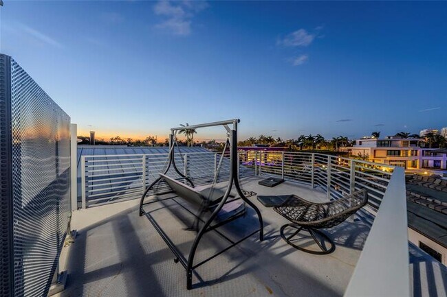 Building Photo - 2523 Castilla Isle