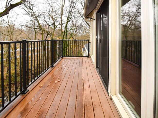 Building Photo - 707 S Marshall St