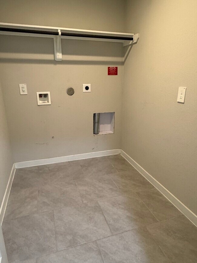 Building Photo - 29422 Pikes Peak Dr