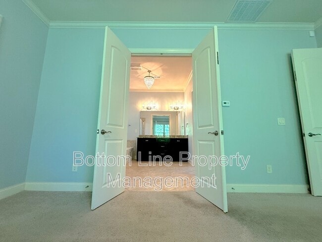 Building Photo - 9006 Blue Ridge Dr