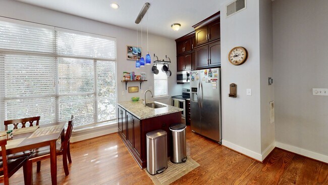 Building Photo - 2061 Atherton Heights Ln