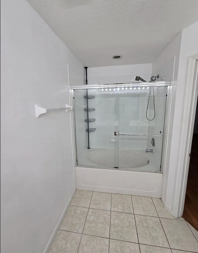 Building Photo - Lakefront Townhome in MetroWest