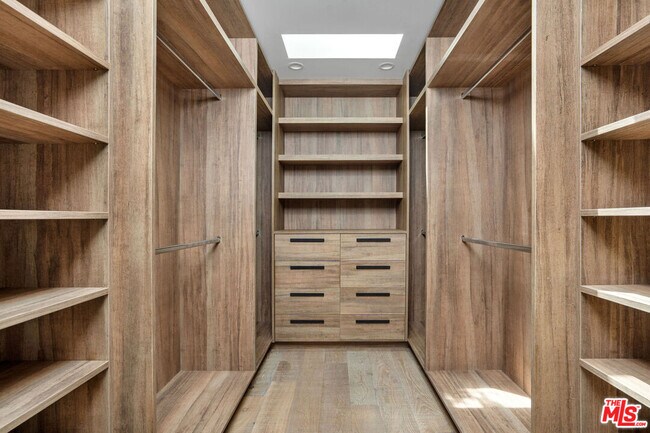 Building Photo - 321 Laurel Ave