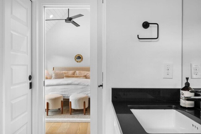 Building Photo - 1204 E 32nd St