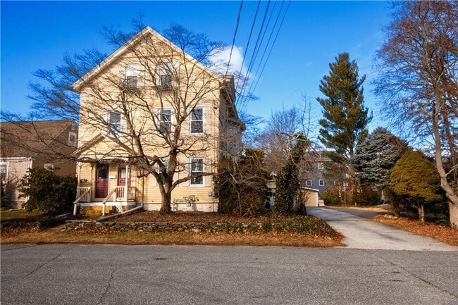 Building Photo - 40 E Barrows St