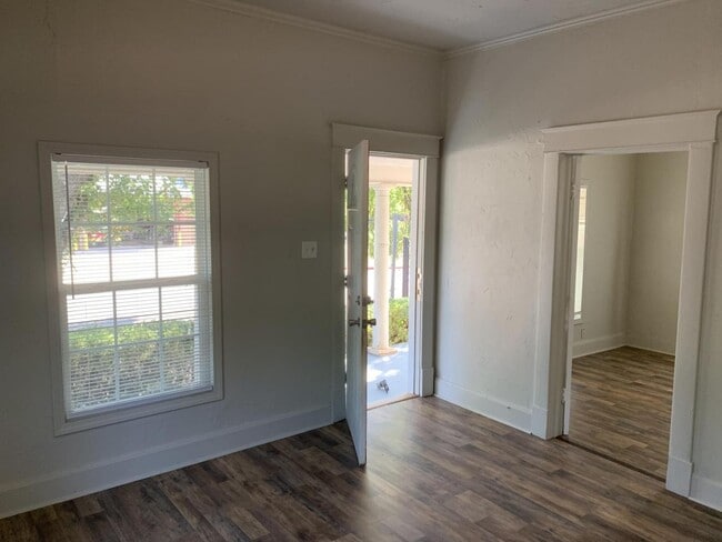 Building Photo - 208 E Springer Ave