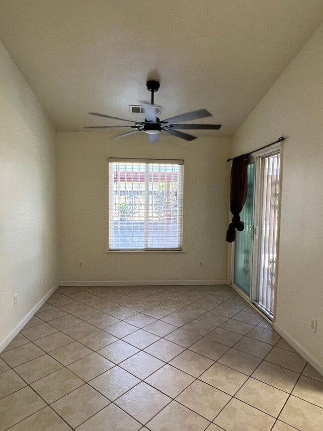 Building Photo - FOR RENT:  3 bedroom and 2 bathroom home in Sanger