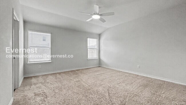 Building Photo - PROMO: Get 50% off the first month’s rent when you sign the lease today! / 3 Bed/2 Bath Home with...