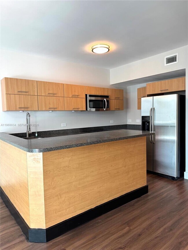 Building Photo - 350 S Miami Ave