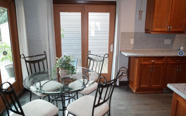 Dining area leads to deck - 14639 Hampshire Pl