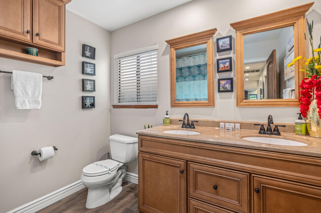 Building Photo - 1289 E Caleta Way