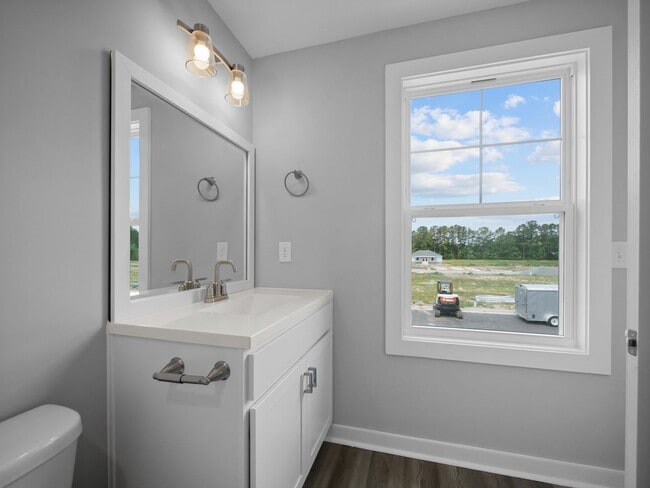 Building Photo - Large 3 story townhome near beach with com...