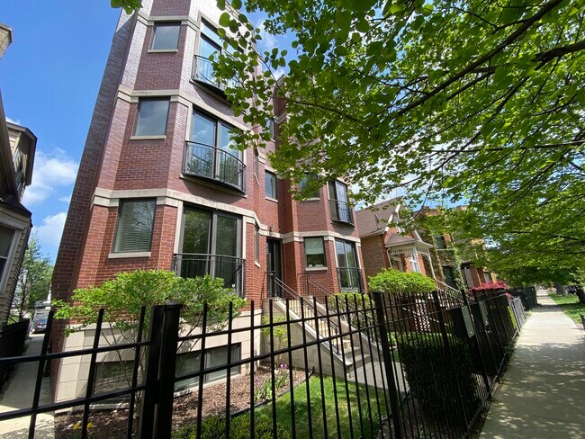 Building Photo - 2038 W Iowa St
