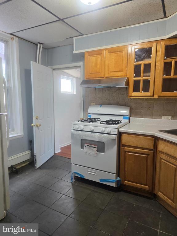 Building Photo - 556 N Wanamaker St