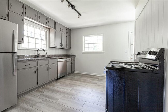 Building Photo - 2115 Pinellas Trail