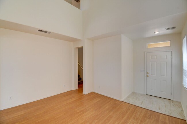 Building Photo - 3 Bed Home - Open Floor Design - Community Pool - New Everything Inside