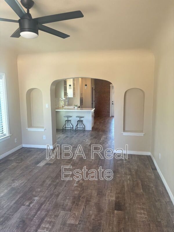Building Photo - 1533 W Willetta St