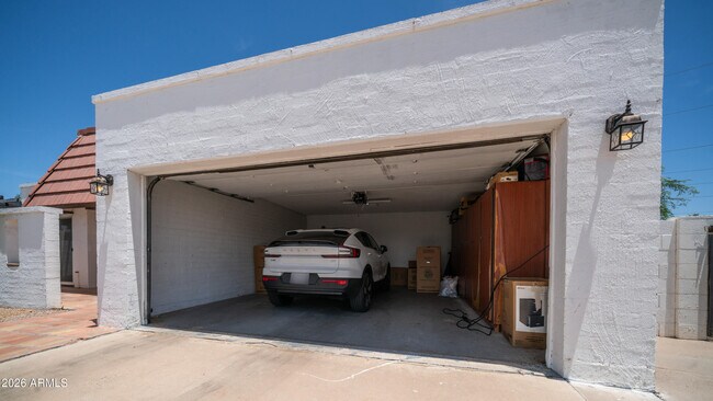 Building Photo - 648 E Tam O Shanter Dr