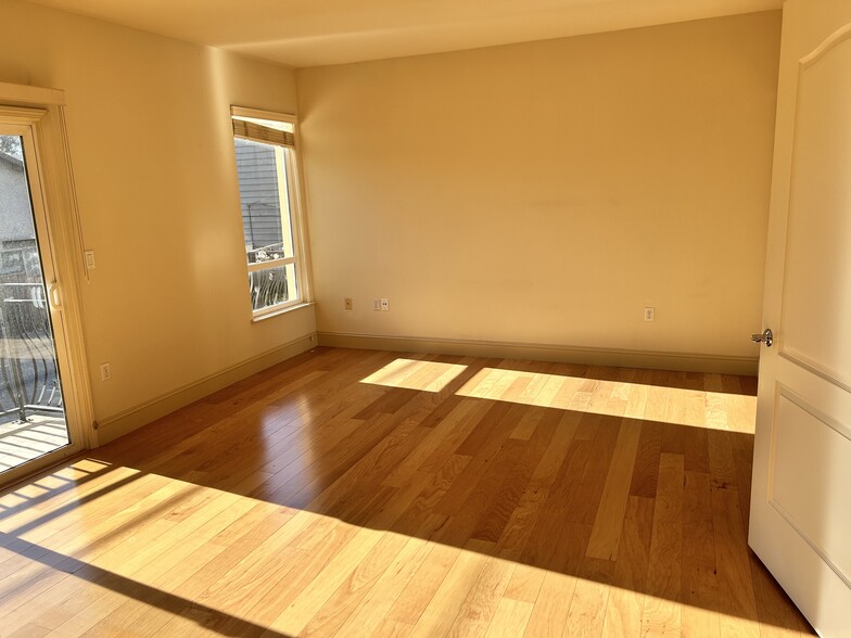 Primary 1 without furniture - 107 El Camino Real