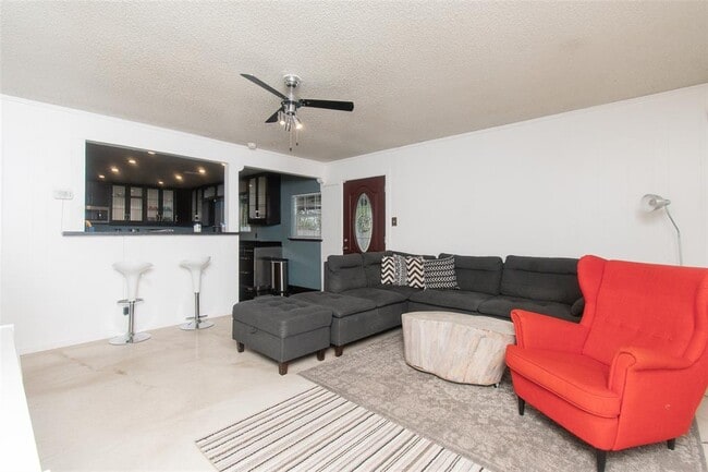 Building Photo - 2524 Berkett Dr
