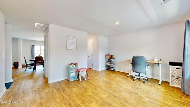 Building Photo - 509 Dakota Ave