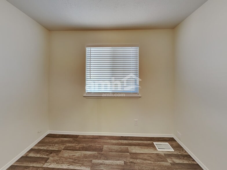 Building Photo - 16605 Sadie Ave