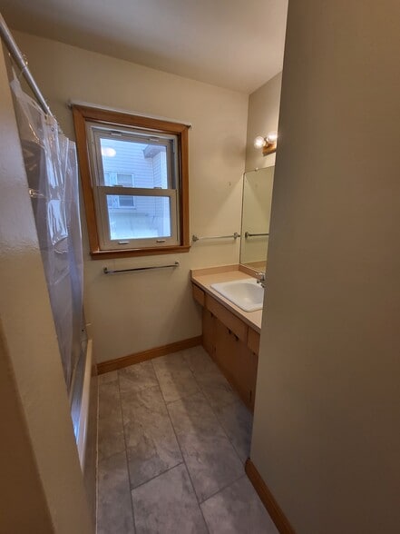 bathroom - 1411 S Duluth Ave