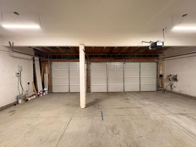 Building Photo - 4 Bed, 3 Bath in Corona!