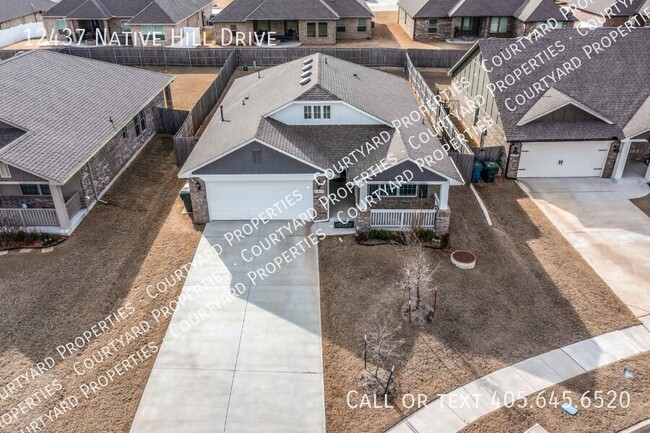 Building Photo - Stunning home in Choctaw