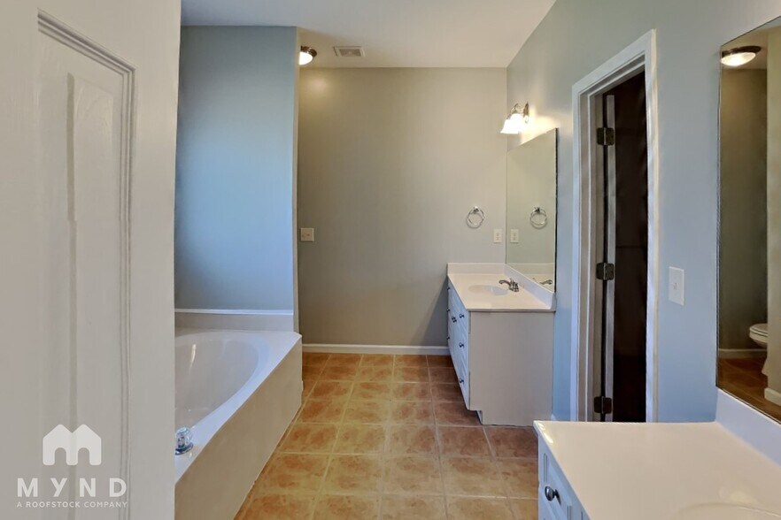 Building Photo - 1007 Riviera Dr
