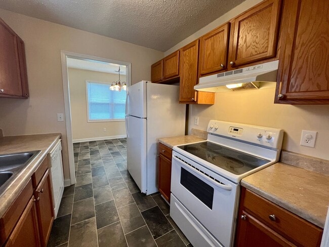 Building Photo - Available Now! 3 Bed, 2 Bath Ranch in the ...