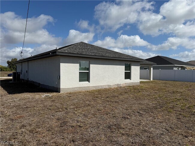 Building Photo - 910 NW 8th Terrace