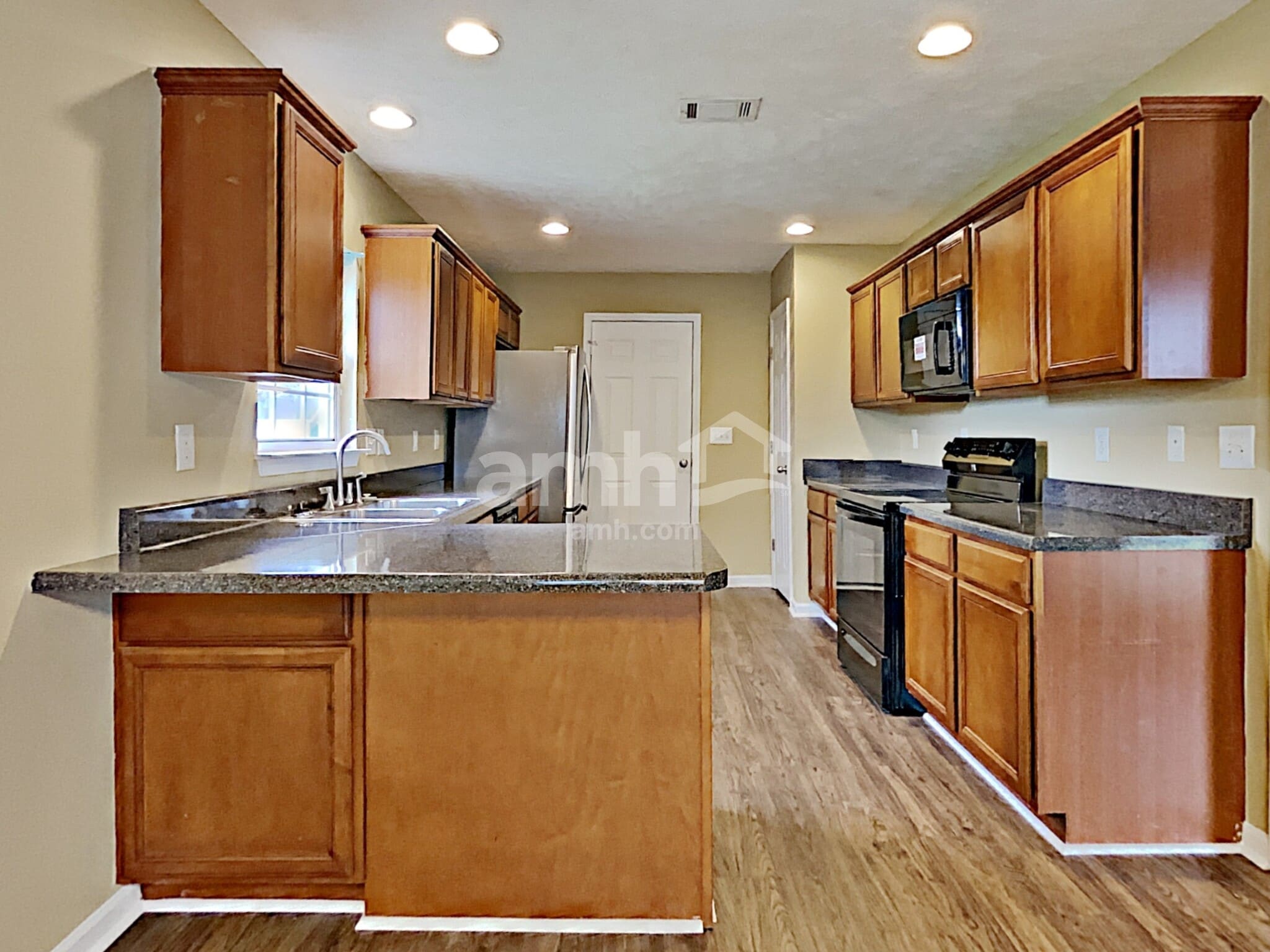 Building Photo - 4005 Strata Dr