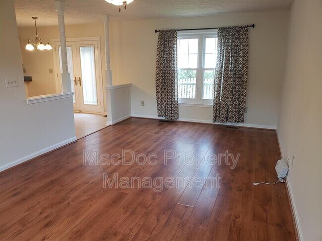 Building Photo - 7620 Regency Glen Dr