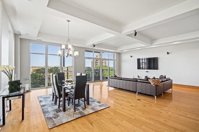 Building Photo - 1313 N Franklin Pl