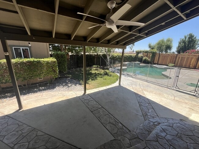 Building Photo - 511 Bluff Dr