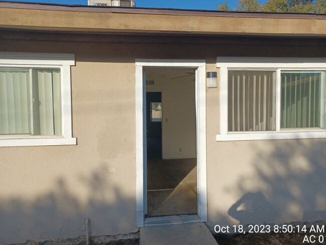 Building Photo - 228 W Dakota Ave