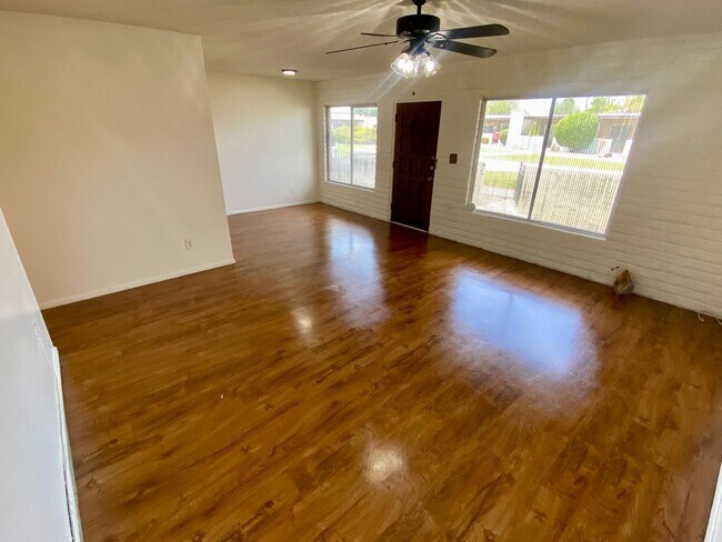 Building Photo - 2 Bedroom 1 Bathroom in Litchfield Park