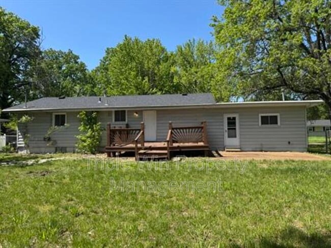 Building Photo - 48 Wayside Dr